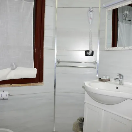 Alojamento de Acomodação e Pequeno-almoço L'aurora 4*